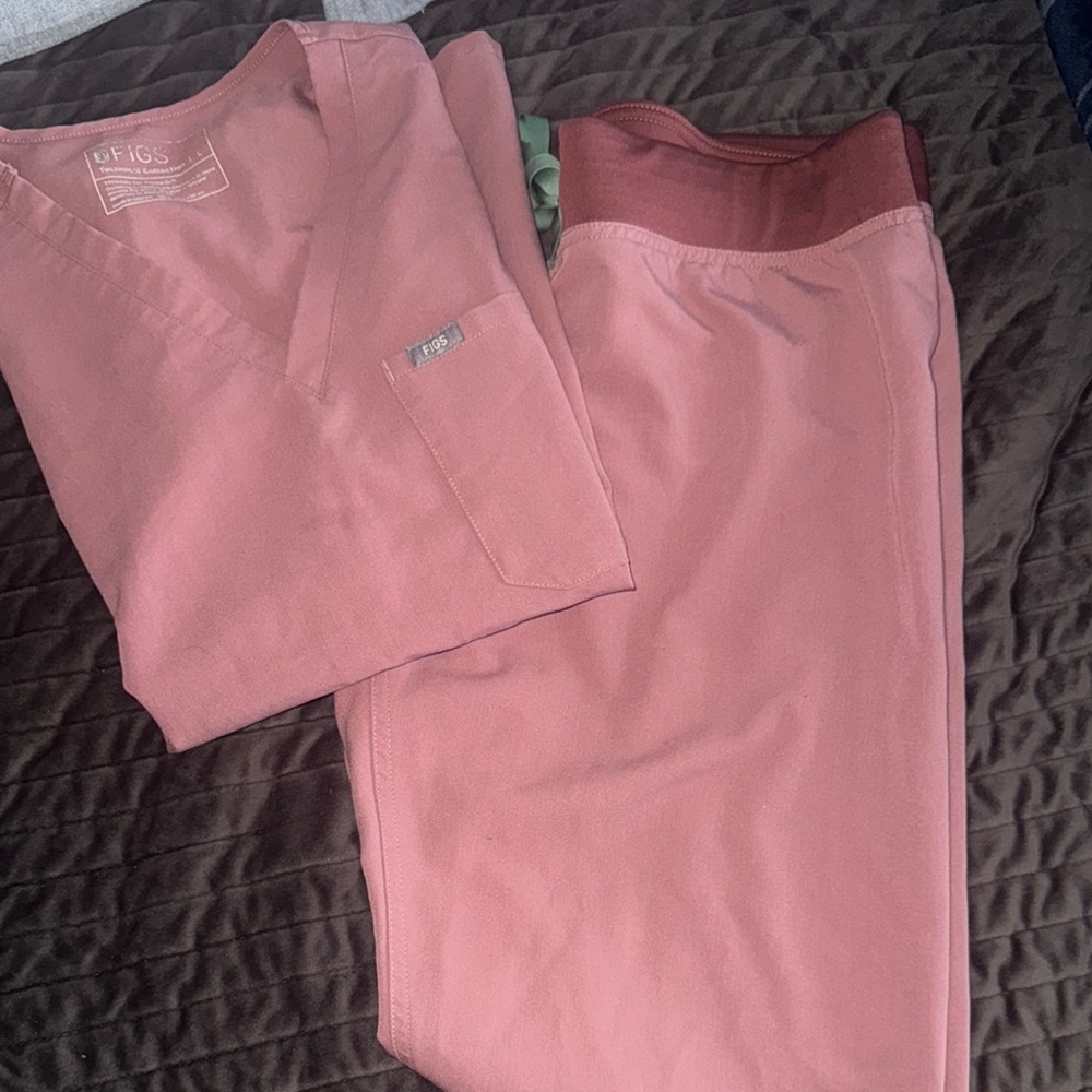 FIGS Pink Scrub Set